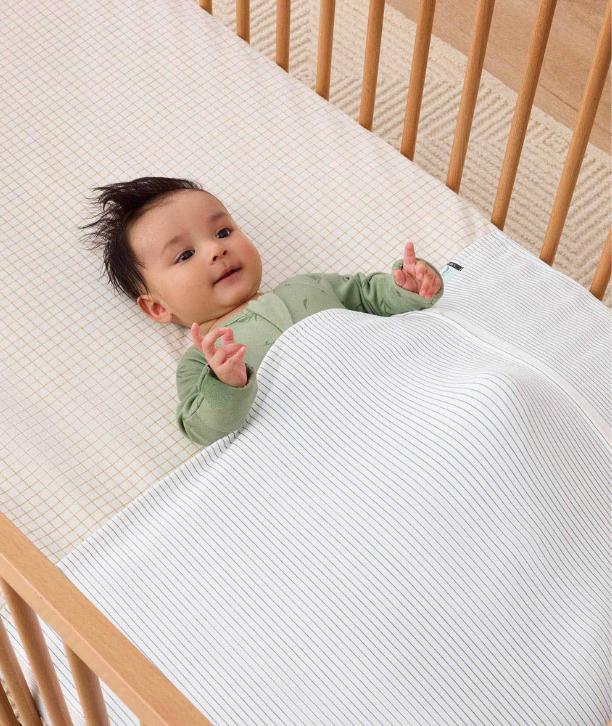 ergoPouch HugMe blanket for newborns, made from natural, non-toxic materials, designed to keep baby safe during sleep.