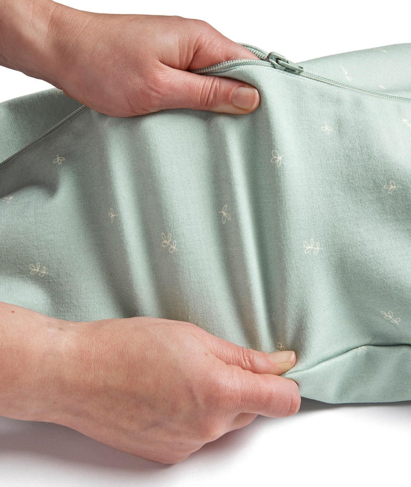 Close up of sleep-sack-1-0-tog-berries material stretch