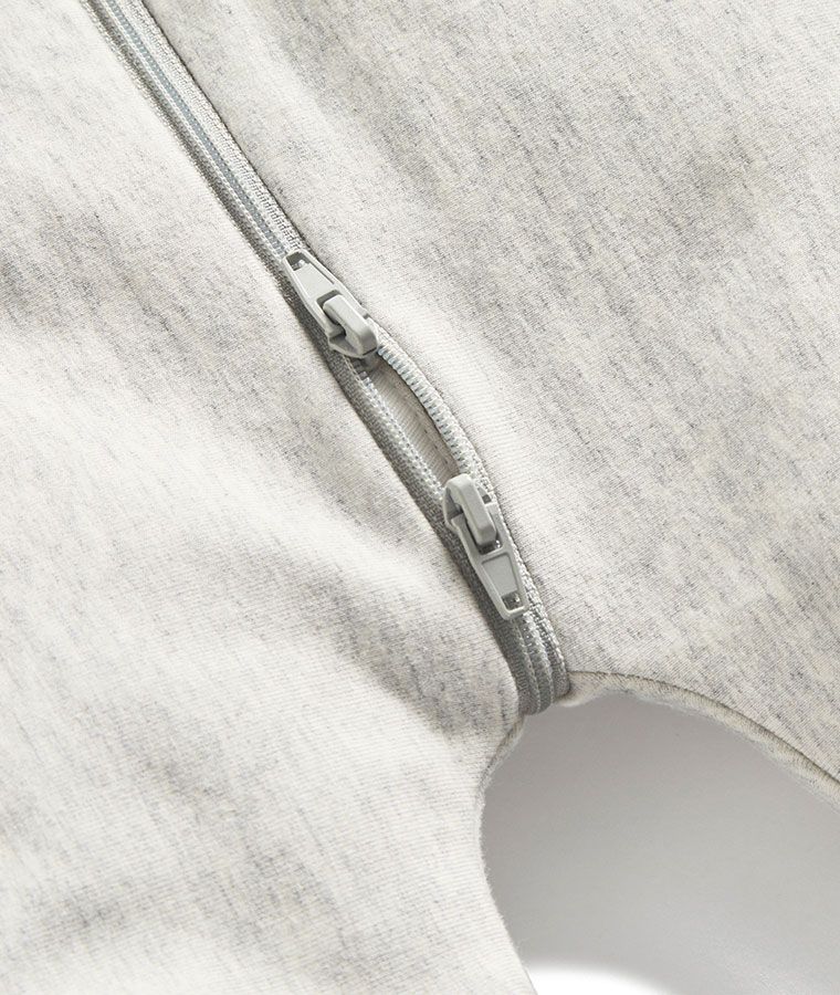 Close up of ergoPouch Sleep Onesie 1.0 TOG Grey Marle multi zip