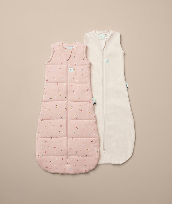 Flatlay of ergoPouch Sleeping Sack 2.5 TOG Daisies and 1.0 TOG Oatmeal Marle, ideal for Spring