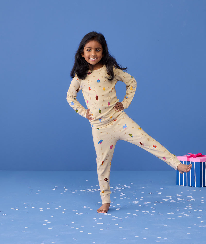 Preschooler wearing 2-piece ergoPouch Long Sleeve Pajamas 1.0 TOG Birthday Blobs