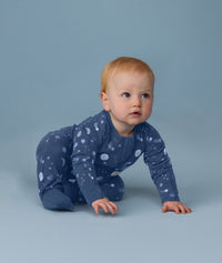 Baby crawling in ergoPouch Long Sleeve Romper 1.0 TOG Starbeam