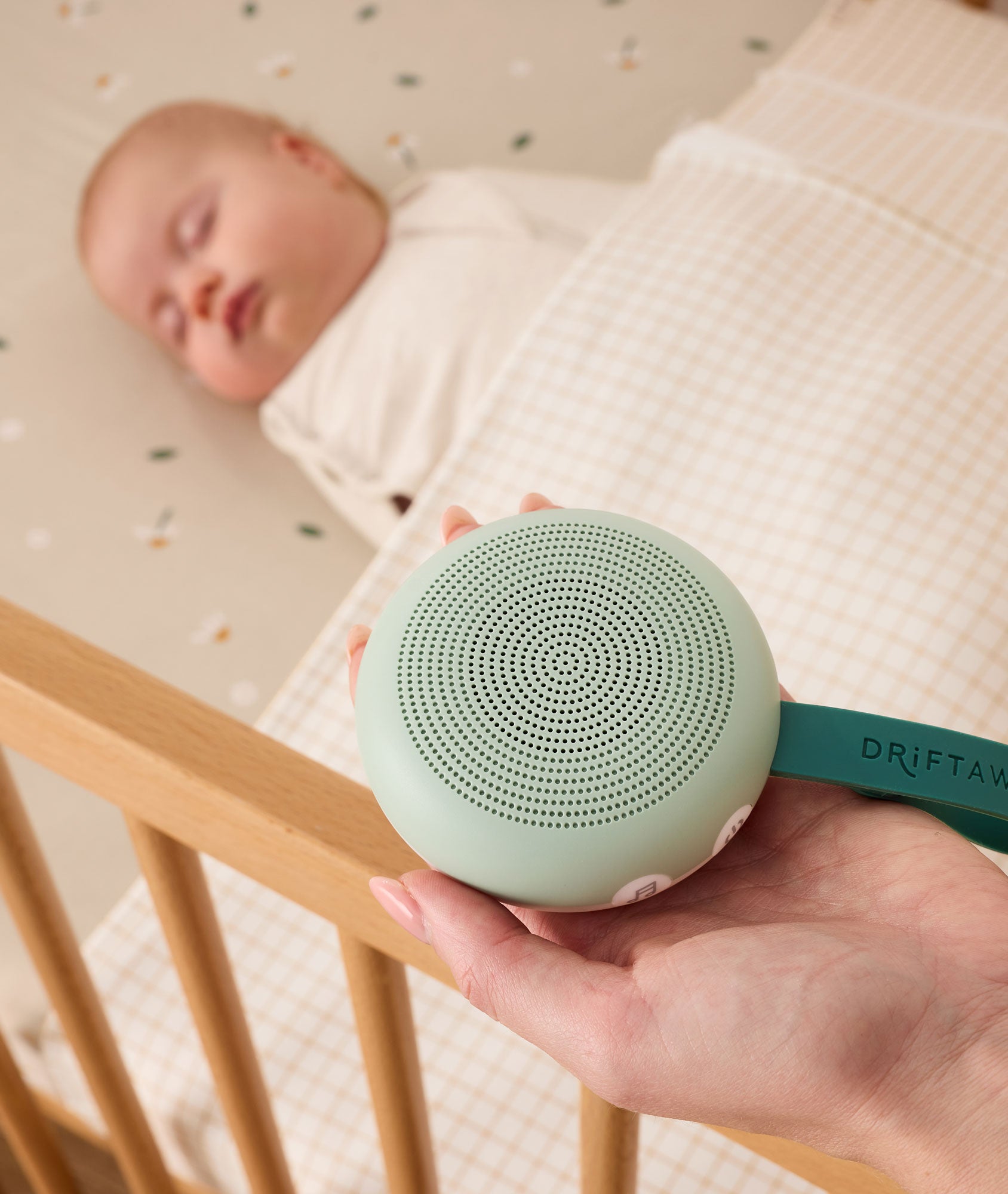 Drift Away White Noise Machine for Baby in Sage – ergopouch US