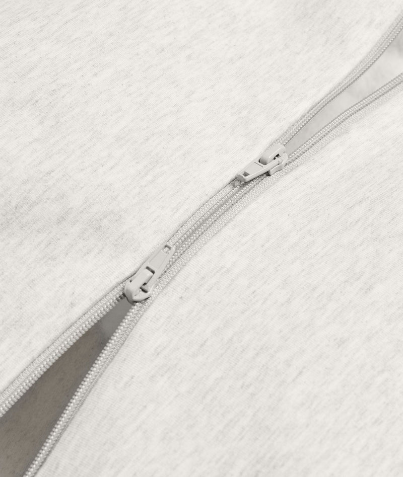 Close up of ergoPouch Hip HarnessSleep Sac 1.0 TOG multi zip