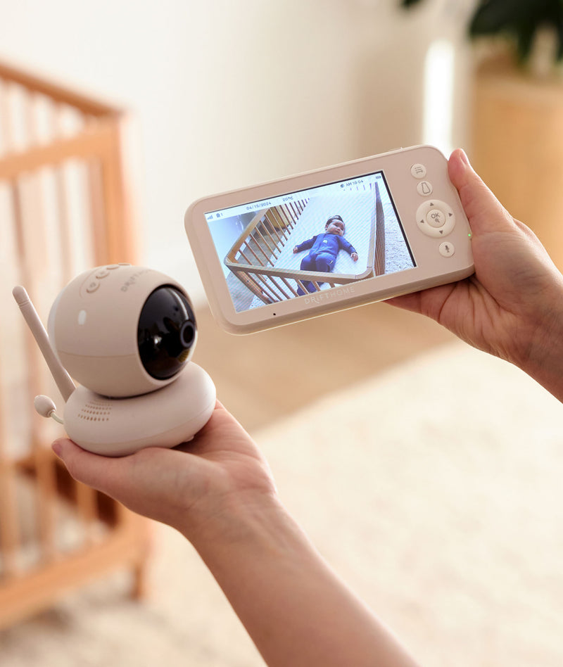 Closeup of the screen display for ergoPouch Drift Home Baby Monitor and Smart TOG Guide 