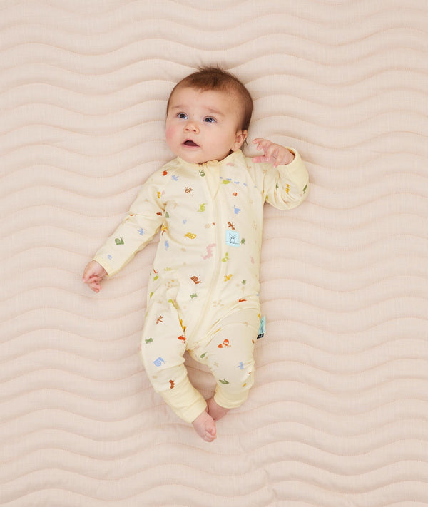 Newborn in ergoPouch Long Sleeve Romper 0.2 TOG Critters